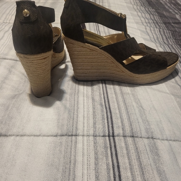 Michael Kors Wedges size 81/2 color brown. - Picture 5 of 5